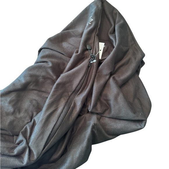 Beyond Yoga Pocket Infinity Scarf NWT - Picture 4 of 5